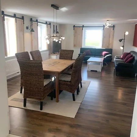 Huus Veerundsuesti 別荘 *